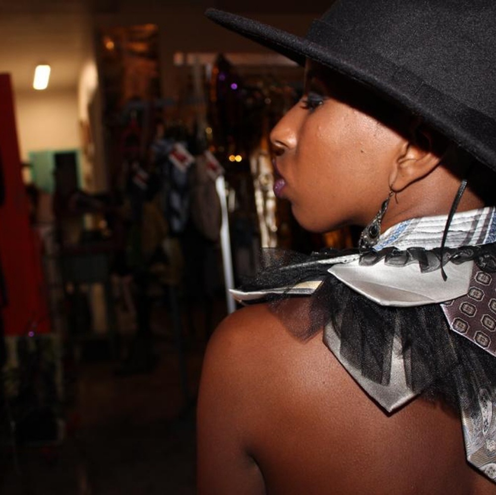 Unisex upcycled tie collar